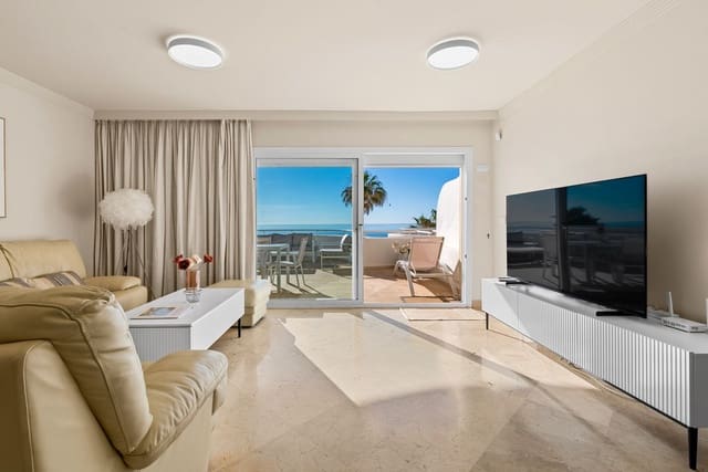 Apartamento de 2 habitaciones en Estepona en venta con piscina garaje - 695.000 € (Ref: 10124832)