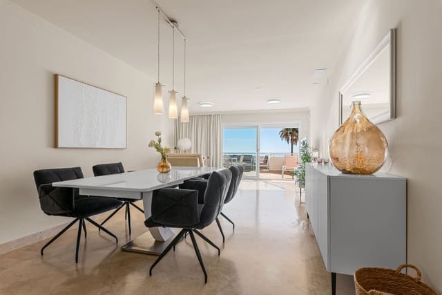 Apartamento de 2 habitaciones en Estepona en venta con piscina garaje - 695.000 € (Ref: 10124832)