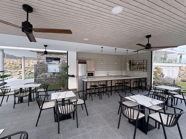 3 sypialnia Apartament na sprzedaż w El Chaparral, Mijas z basenem garażem - 595 000 € (Ref: 10130868)
