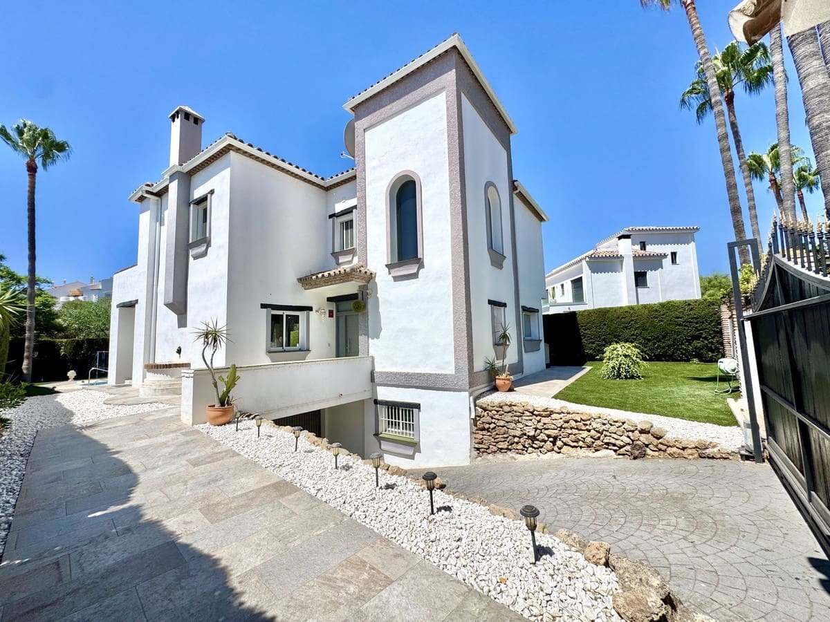 4 slaapkamer Villa te koop in Calahonda met zwembad garage - € 1.250.000 (Ref: 10130873)
