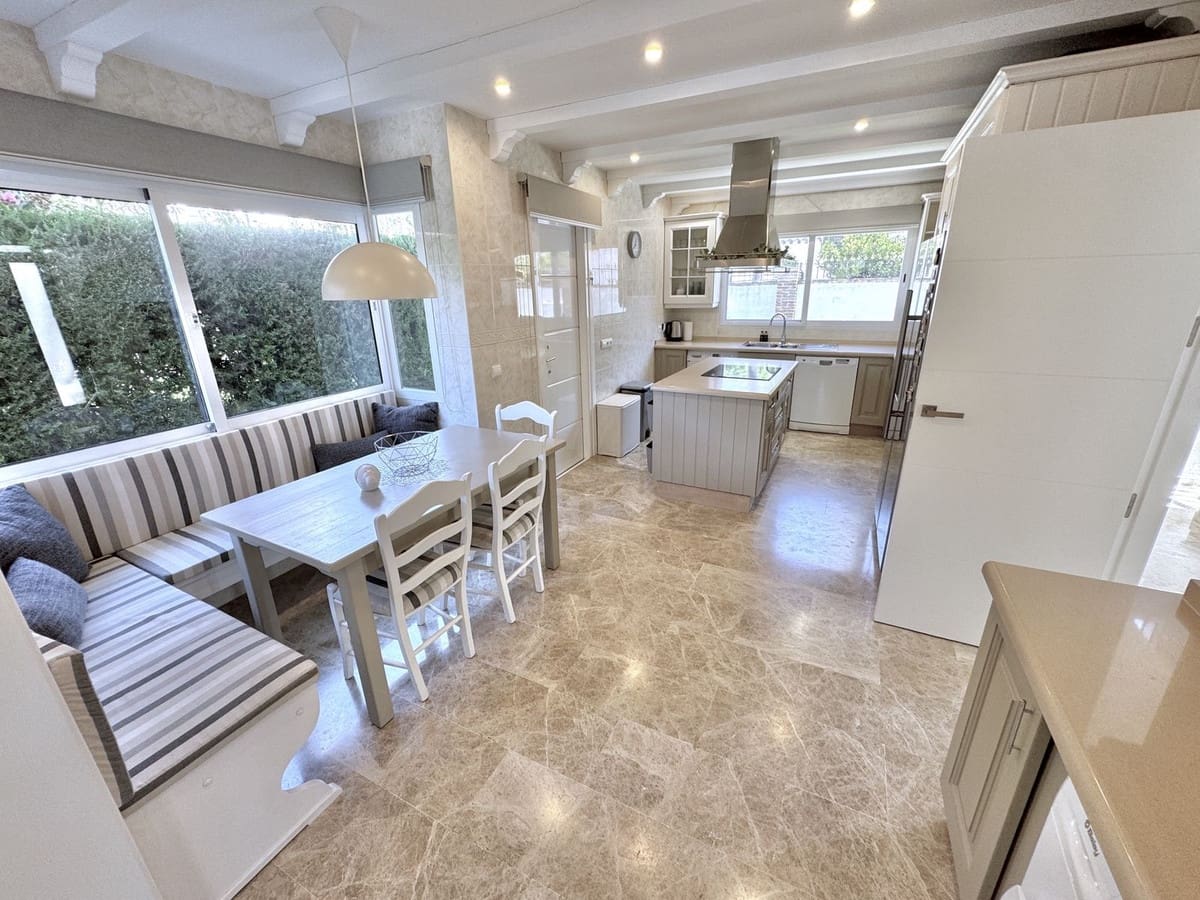 4 slaapkamer Villa te koop in Calahonda met zwembad garage - € 1.250.000 (Ref: 10130873)