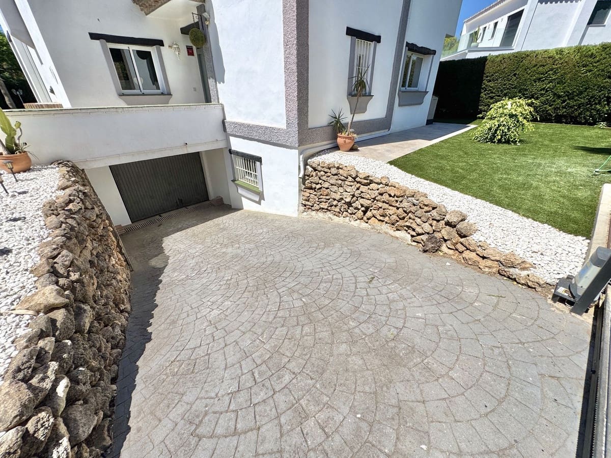 4 slaapkamer Villa te koop in Calahonda met zwembad garage - € 1.250.000 (Ref: 10130873)