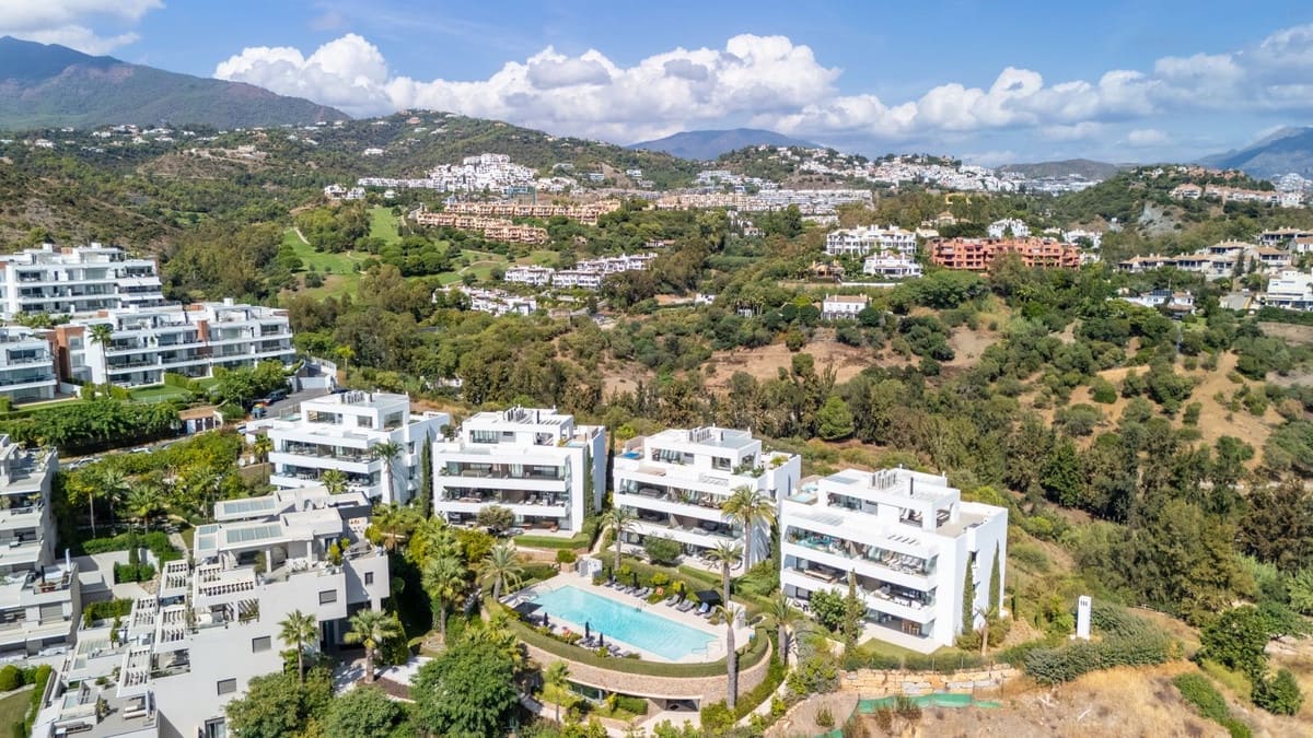 2 sovrum Lägenhet till salu i Benahavis med pool garage - 760 000 € (Ref: 10130878)