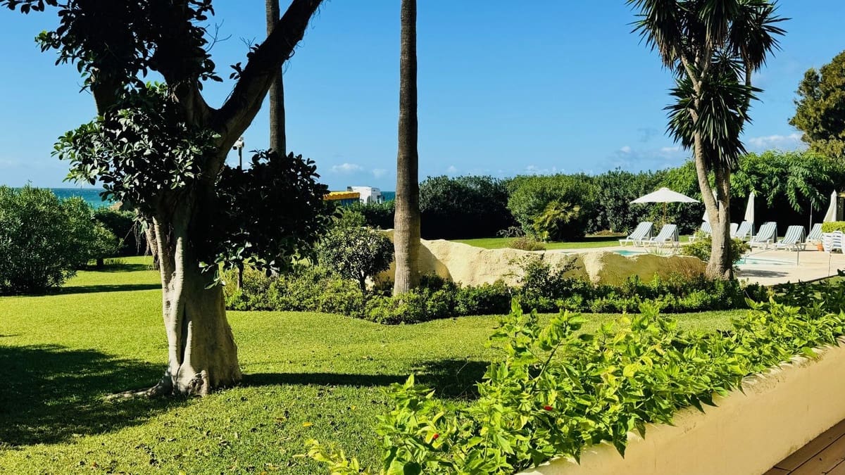 Apartamento de 2 habitaciones en Elviria en venta con piscina garaje - 890.000 € (Ref: 10130881)