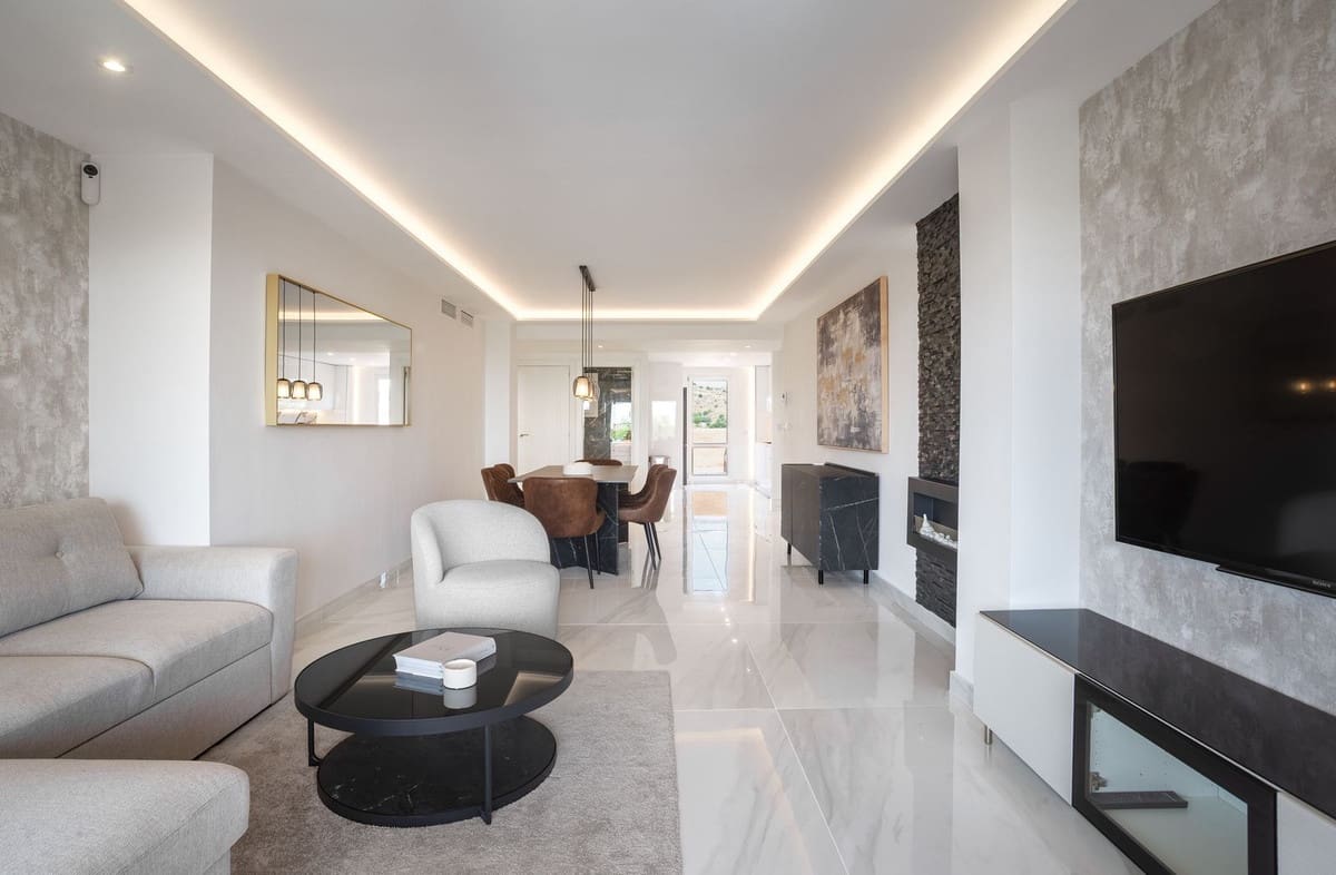 Apartamento de 2 habitaciones en Elviria en venta con piscina garaje - 549.000 € (Ref: 10130884)