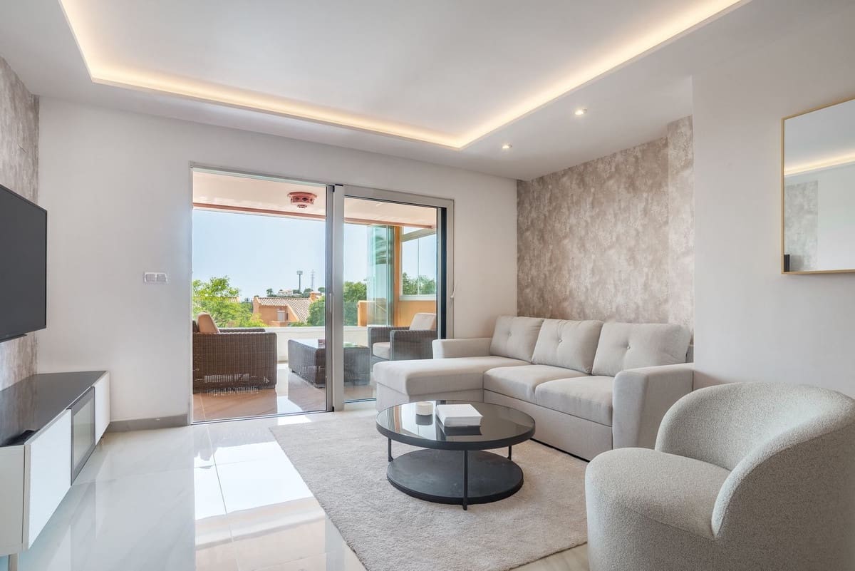 Apartamento de 2 habitaciones en Elviria en venta con piscina garaje - 549.000 € (Ref: 10130884)