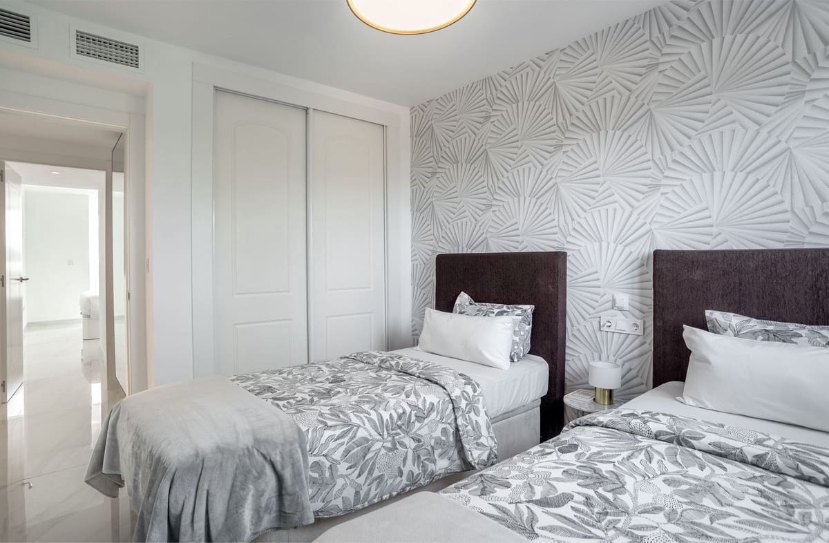Apartamento de 2 habitaciones en Elviria en venta con piscina garaje - 549.000 € (Ref: 10130884)