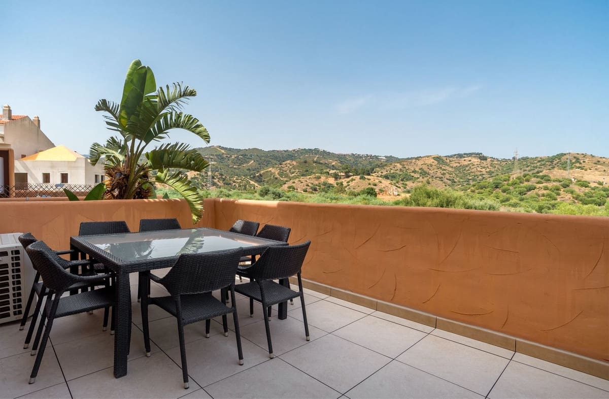 Apartamento de 2 habitaciones en Elviria en venta con piscina garaje - 549.000 € (Ref: 10130884)