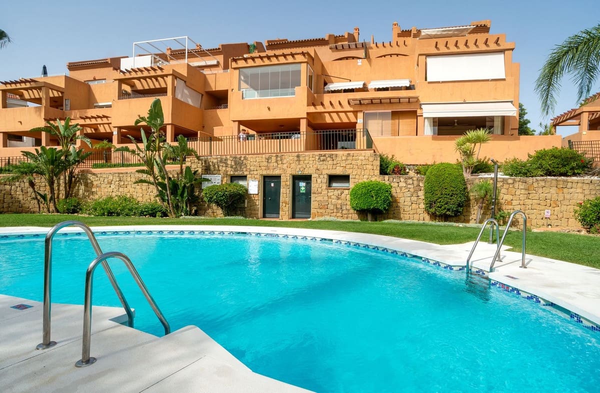 Apartamento de 2 habitaciones en Elviria en venta con piscina garaje - 549.000 € (Ref: 10130884)