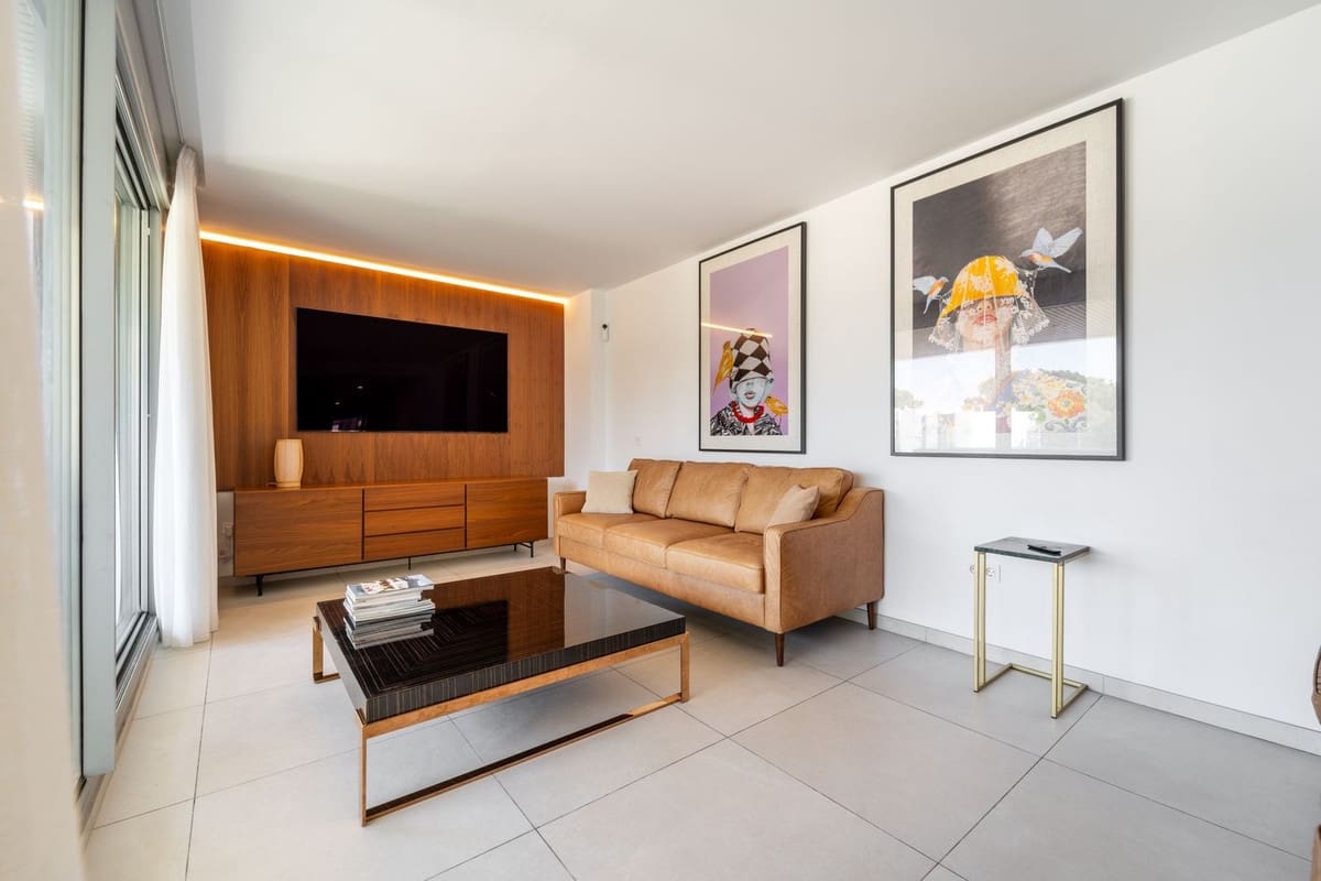 Apartamento de 3 habitaciones en Elviria en venta con piscina garaje - 1.150.000 € (Ref: 10130885)