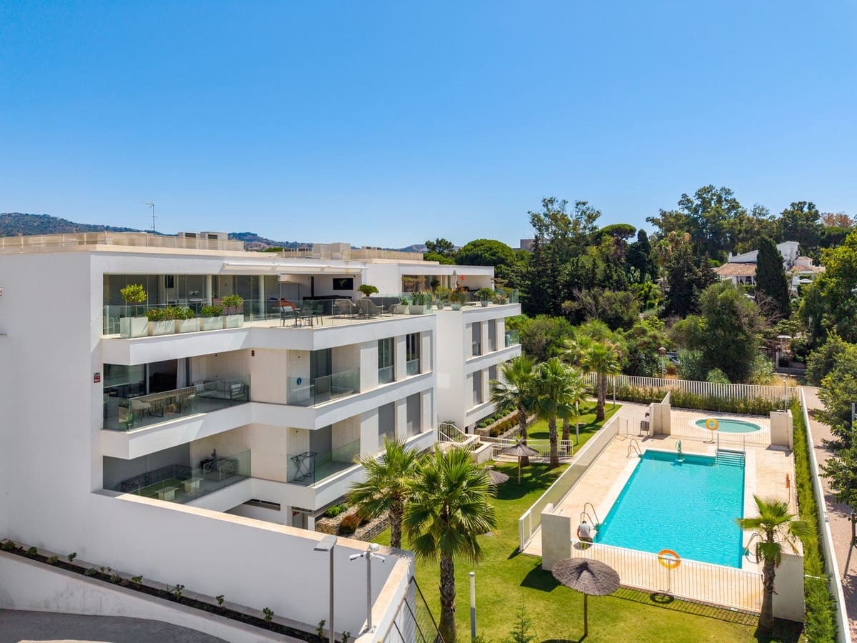 Apartamento de 3 habitaciones en Elviria en venta con piscina garaje - 1.150.000 € (Ref: 10130885)
