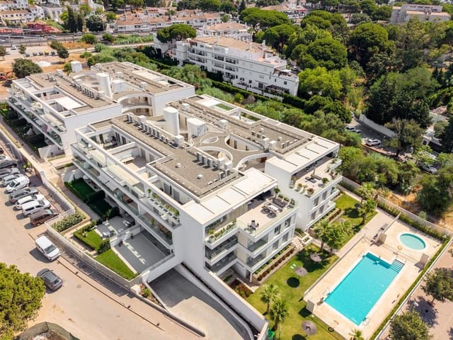 Apartamento de 3 habitaciones en Elviria, Marbella en venta con piscina garaje - 1.150.000 € (Ref: 10130885)