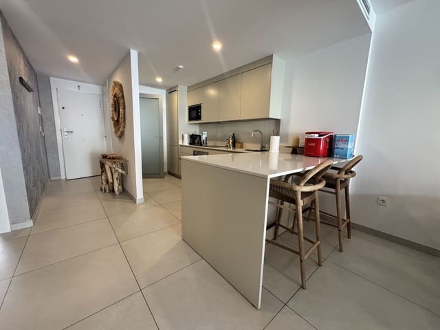 Apartamento de 2 habitaciones en Elviria, Marbella en venta con piscina - 670.000 € (Ref: 10130887)