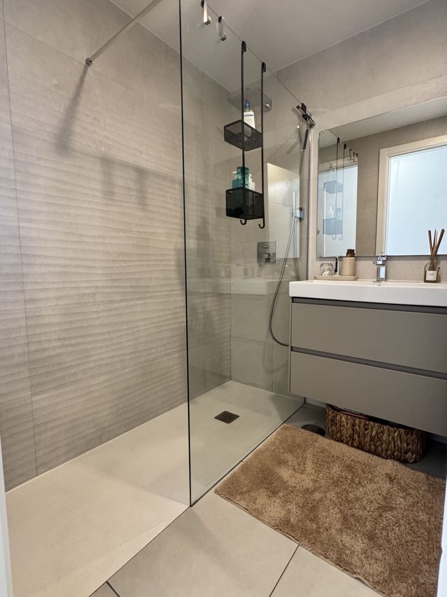 Apartamento de 2 habitaciones en Elviria en venta con piscina - 670.000 € (Ref: 10130887)