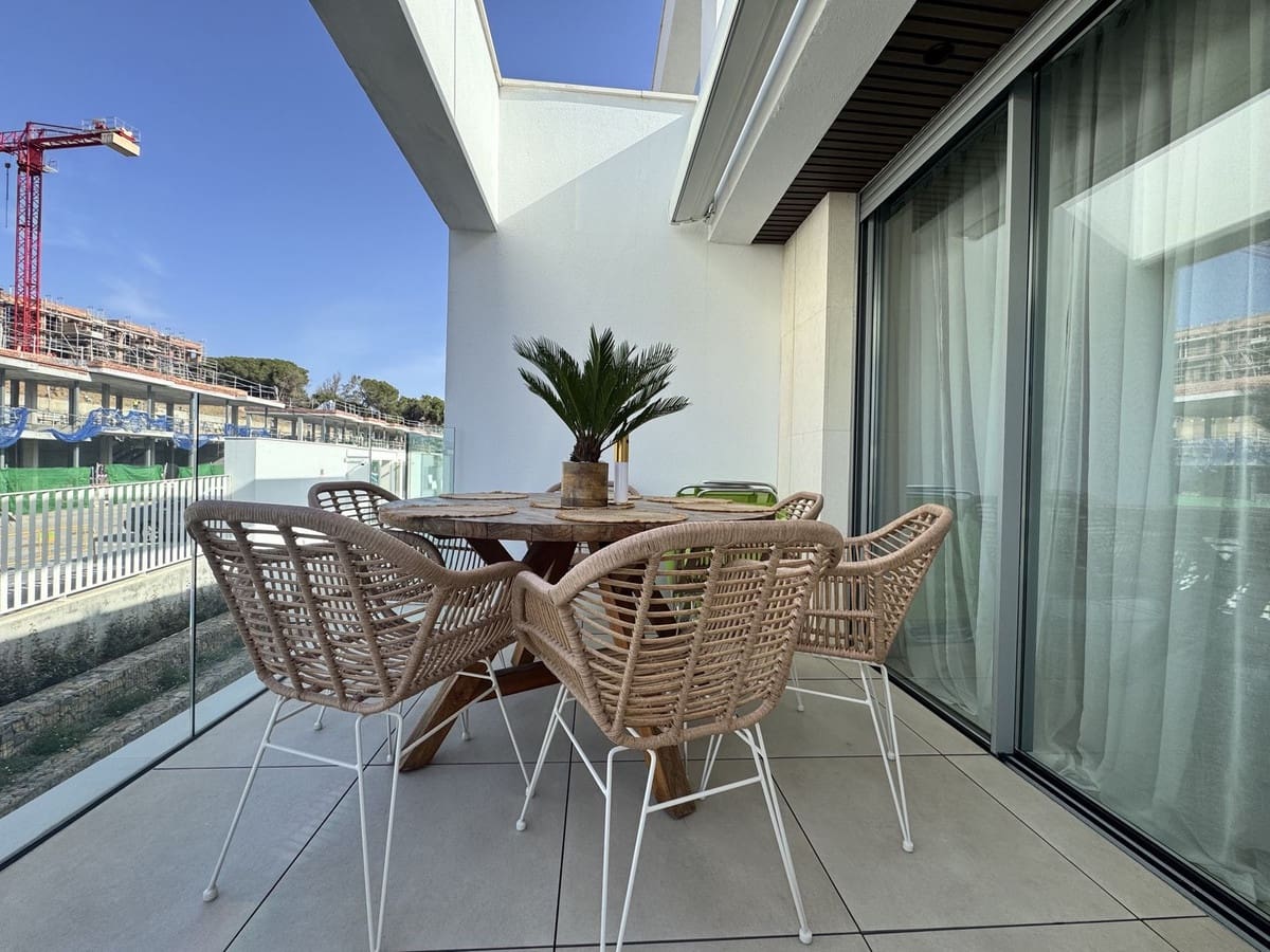 Apartamento de 2 habitaciones en Elviria en venta con piscina - 670.000 € (Ref: 10130887)