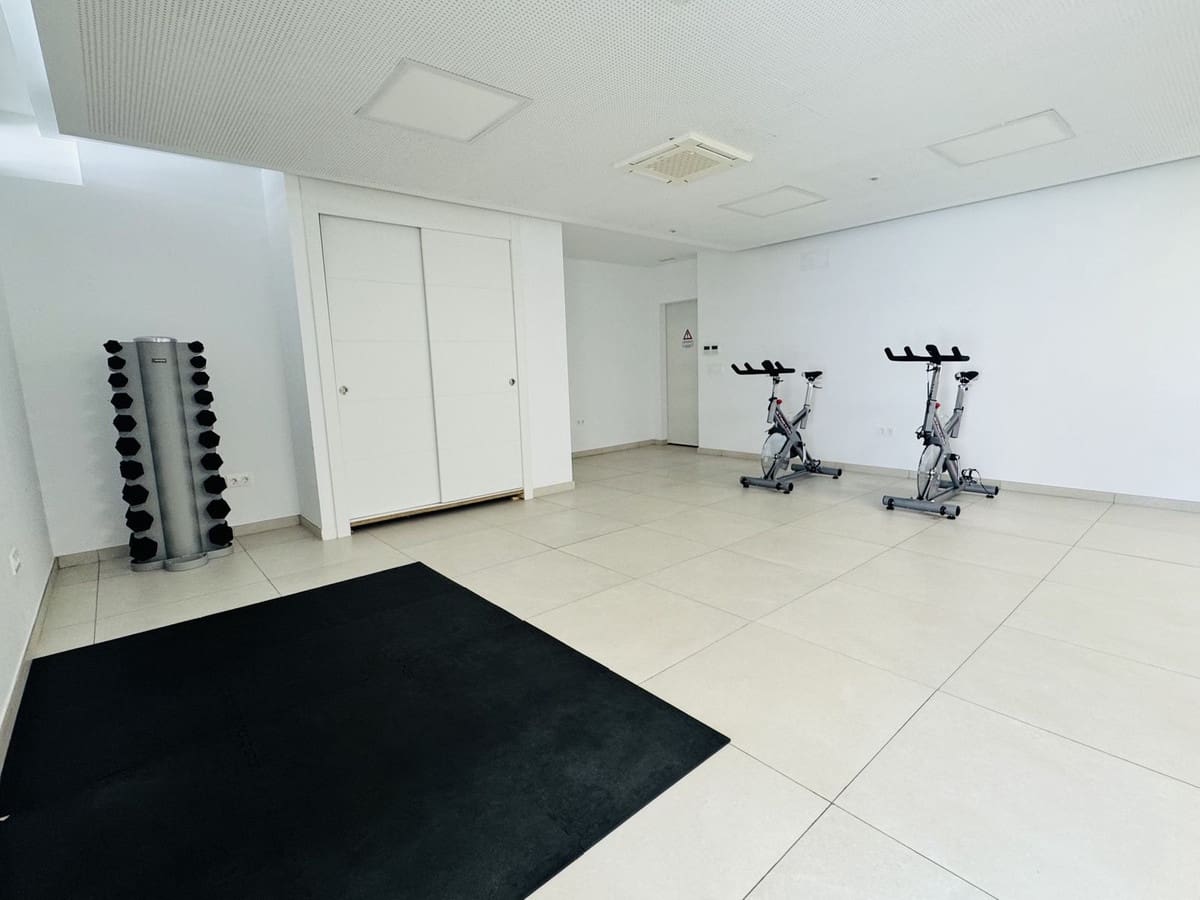 Apartamento de 2 habitaciones en Elviria en venta con piscina - 670.000 € (Ref: 10130887)