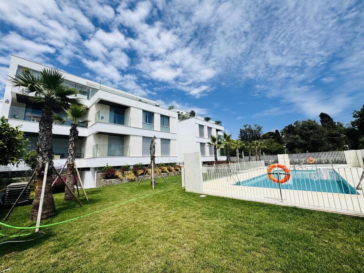 Apartamento de 2 habitaciones en Elviria en venta con piscina - 670.000 € (Ref: 10130887)