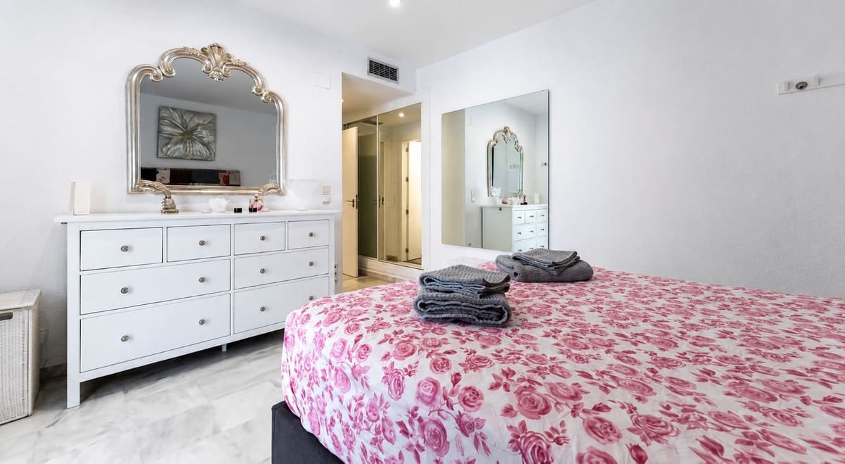 Apartamento de 4 habitaciones en Elviria en venta con piscina - 899.000 € (Ref: 10130890)