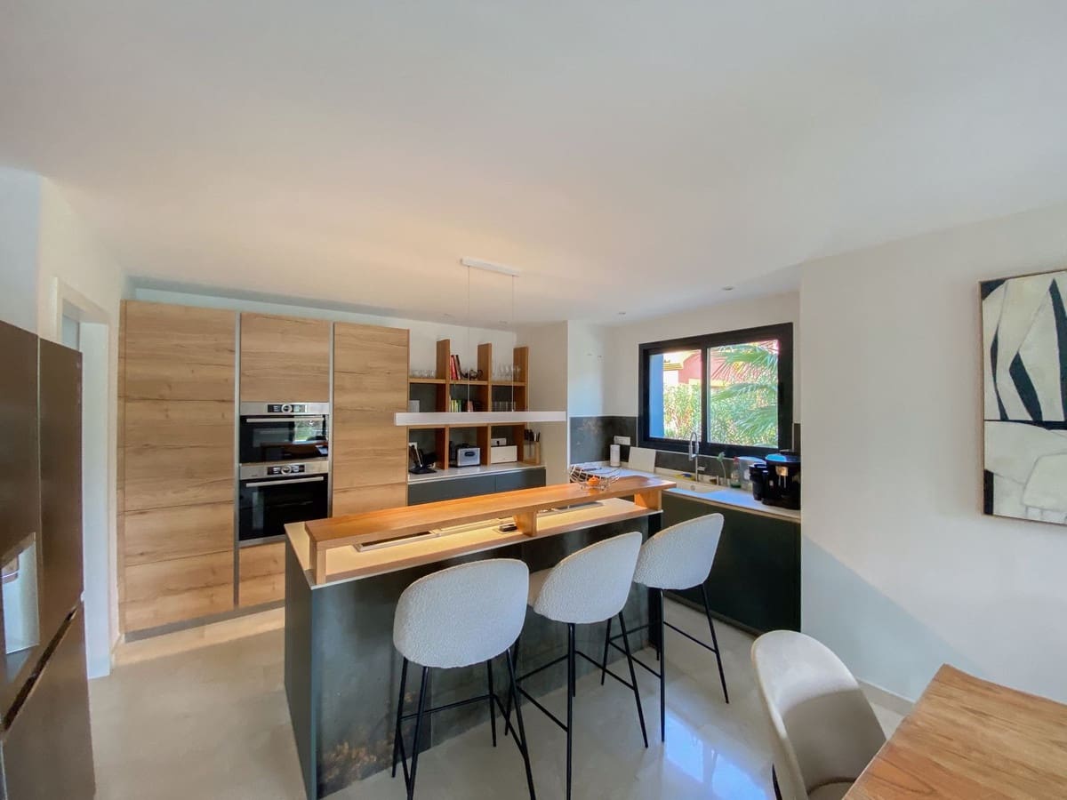 4 bedroom Villa for sale in Elviria with pool garage - € 1,795,000 (Ref: 10130895)