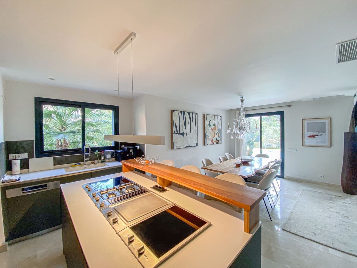 4 bedroom Villa for sale in Elviria with pool garage - € 1,795,000 (Ref: 10130895)