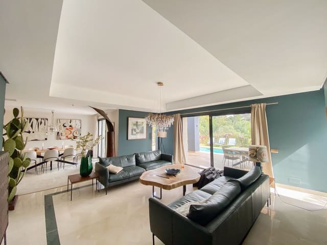 4 bedroom Villa for sale in Elviria, Marbella with pool garage - € 1,795,000 (Ref: 10130895)