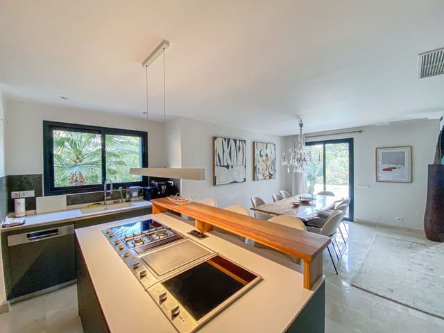 4 bedroom Villa for sale in Elviria, Marbella with pool garage - € 1,795,000 (Ref: 10130895)