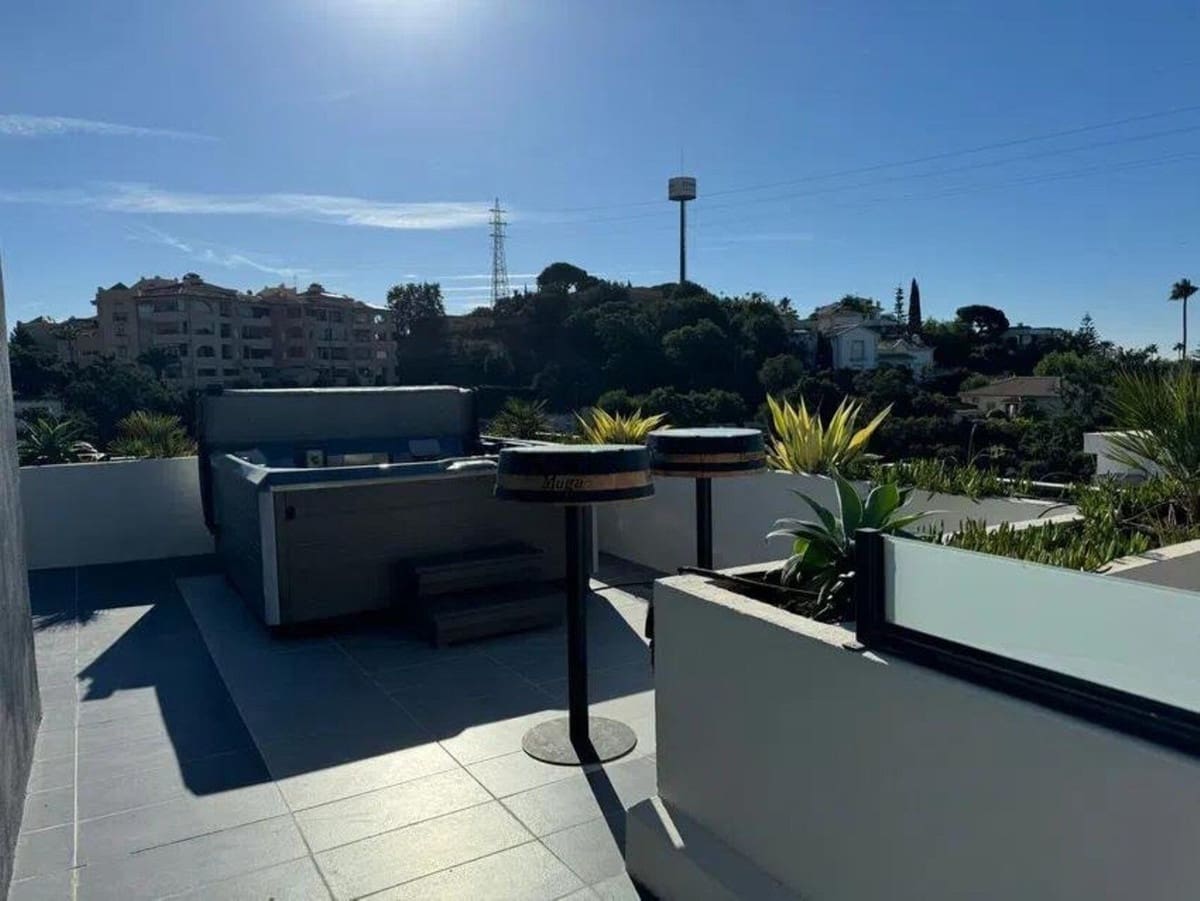 4 bedroom Villa for sale in Elviria with pool garage - € 1,795,000 (Ref: 10130895)