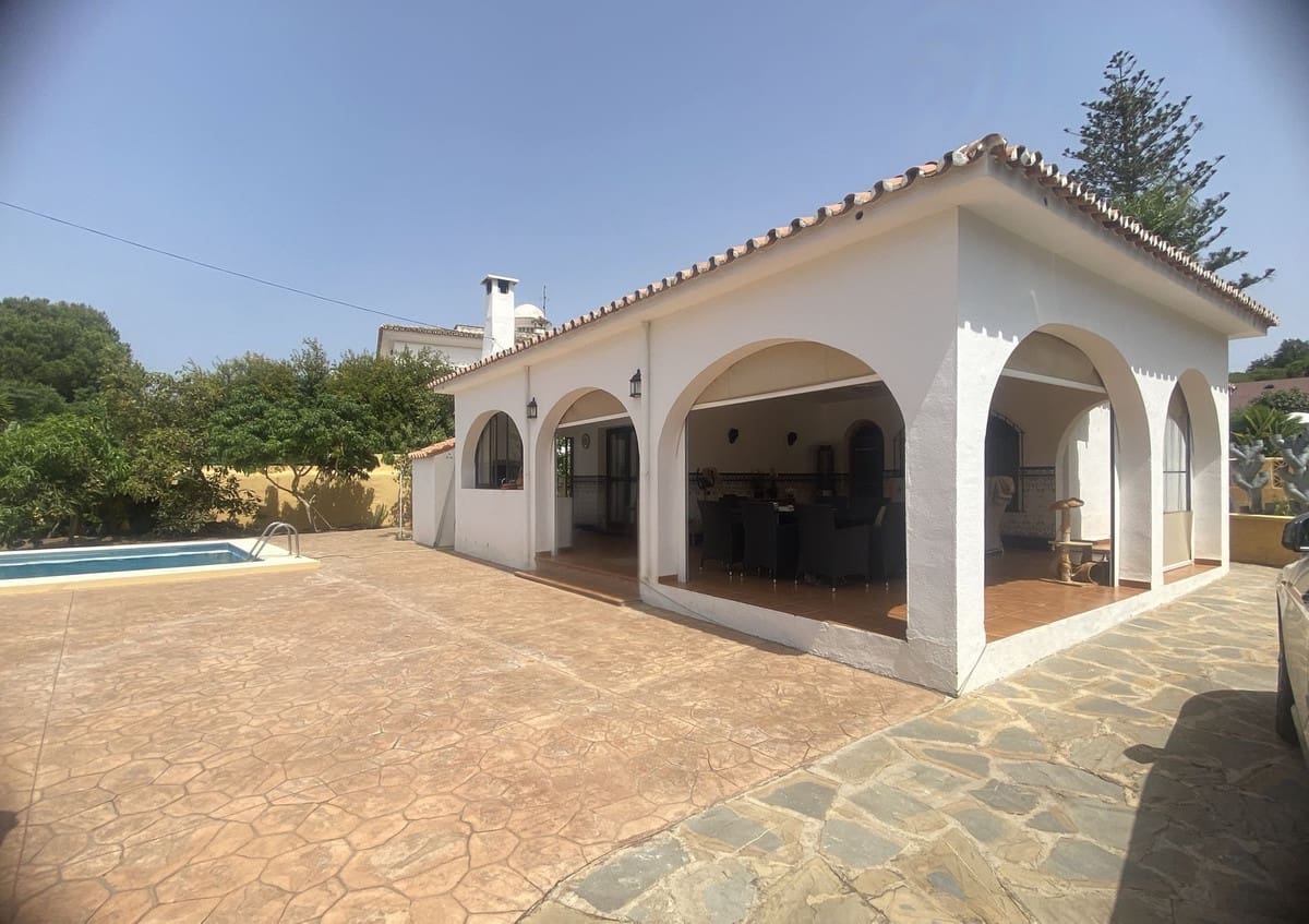 3 quarto Moradia para venda em Elviria com piscina garagem - 850 000 € (Ref: 10130896)