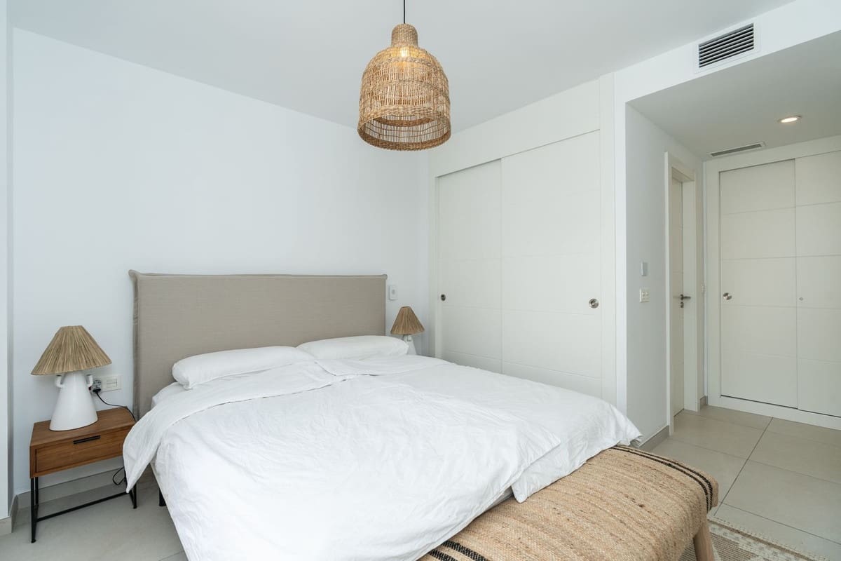 Apartamento de 3 habitaciones en Elviria en venta con piscina garaje - 1.249.500 € (Ref: 10130897)