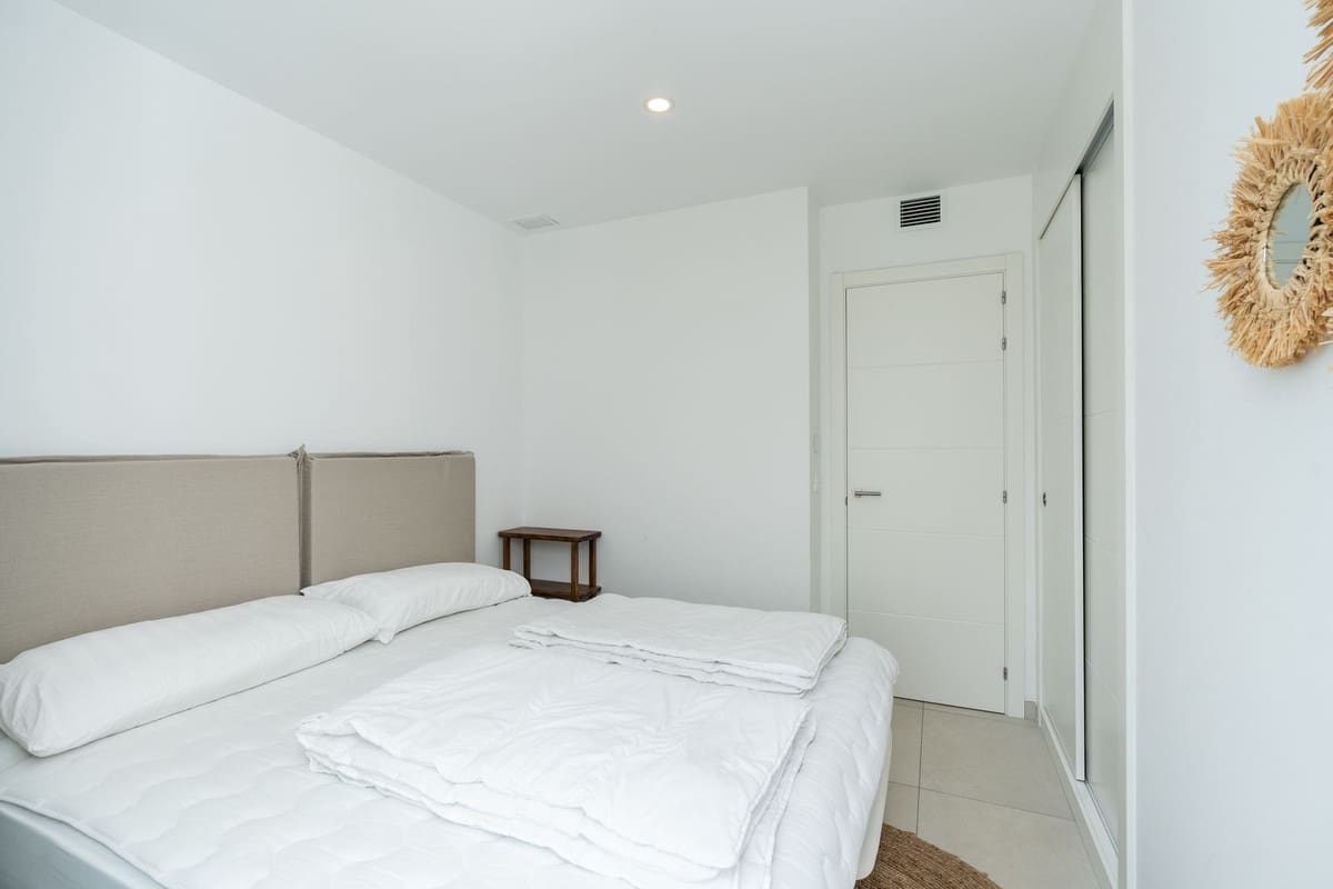 Apartamento de 3 habitaciones en Elviria en venta con piscina garaje - 1.249.500 € (Ref: 10130897)