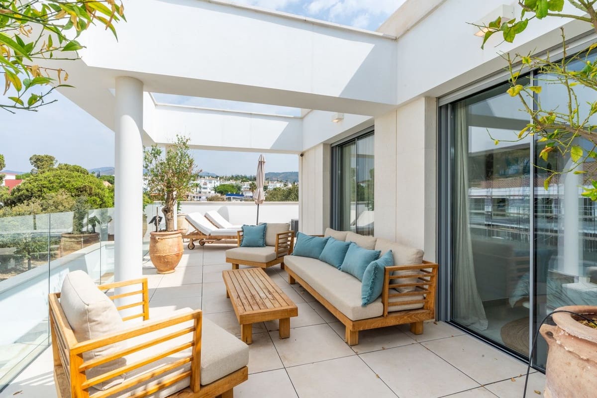 Apartamento de 3 habitaciones en Elviria en venta con piscina garaje - 1.249.500 € (Ref: 10130897)