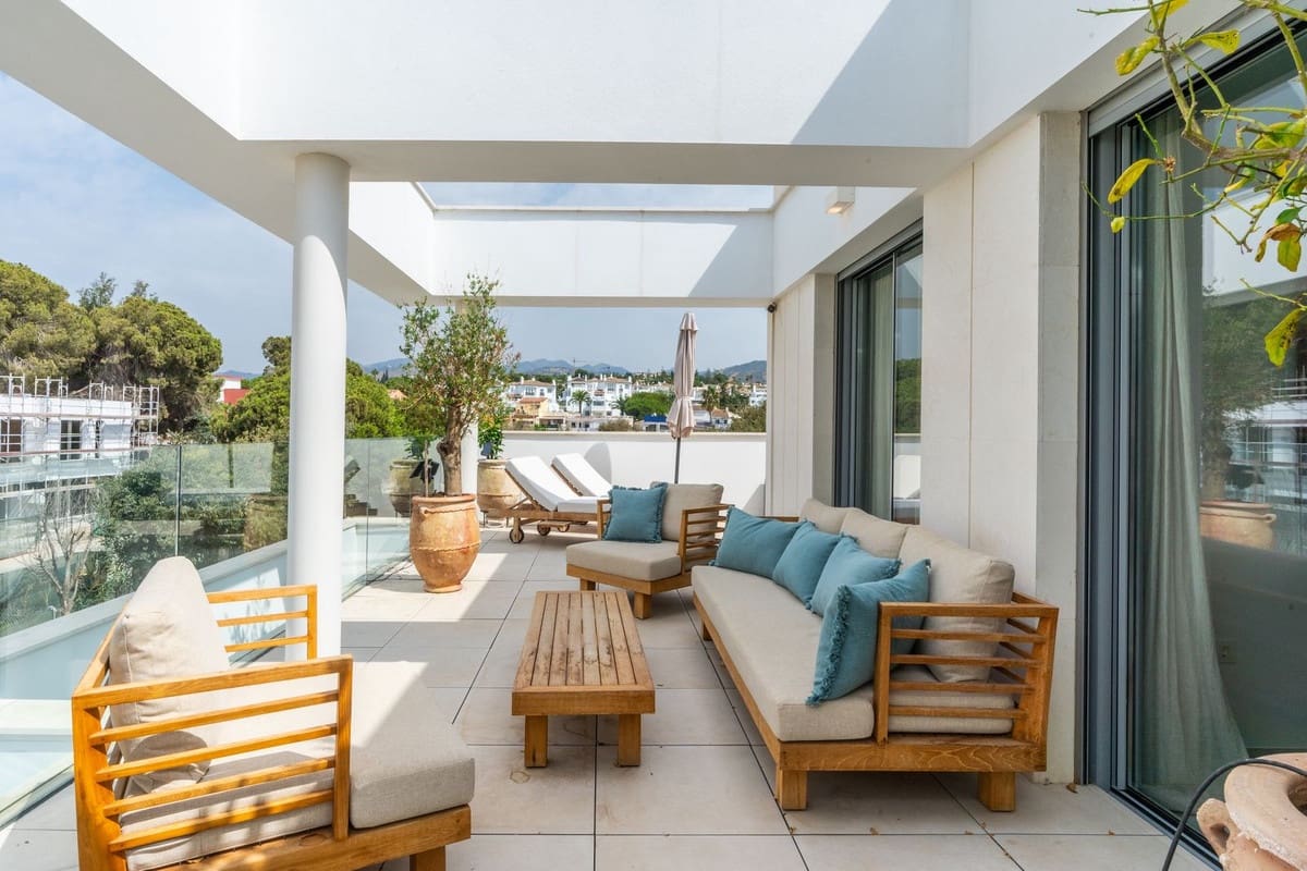 Apartamento de 3 habitaciones en Elviria en venta con piscina garaje - 1.249.500 € (Ref: 10130897)
