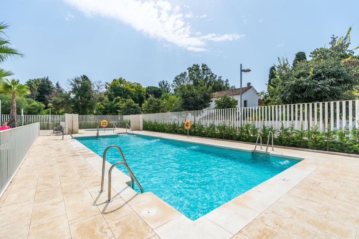Apartamento de 3 habitaciones en Elviria en venta con piscina garaje - 1.249.500 € (Ref: 10130897)