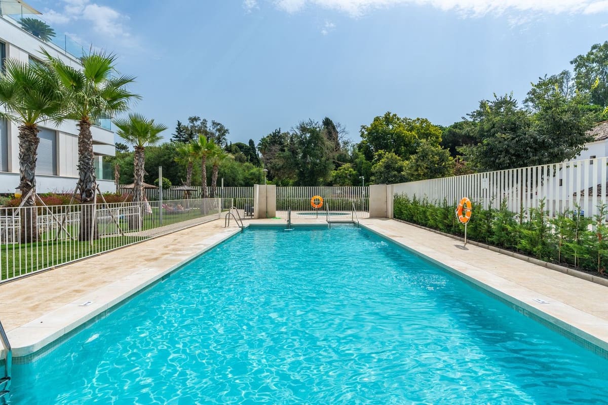 Apartamento de 3 habitaciones en Elviria en venta con piscina garaje - 1.249.500 € (Ref: 10130897)