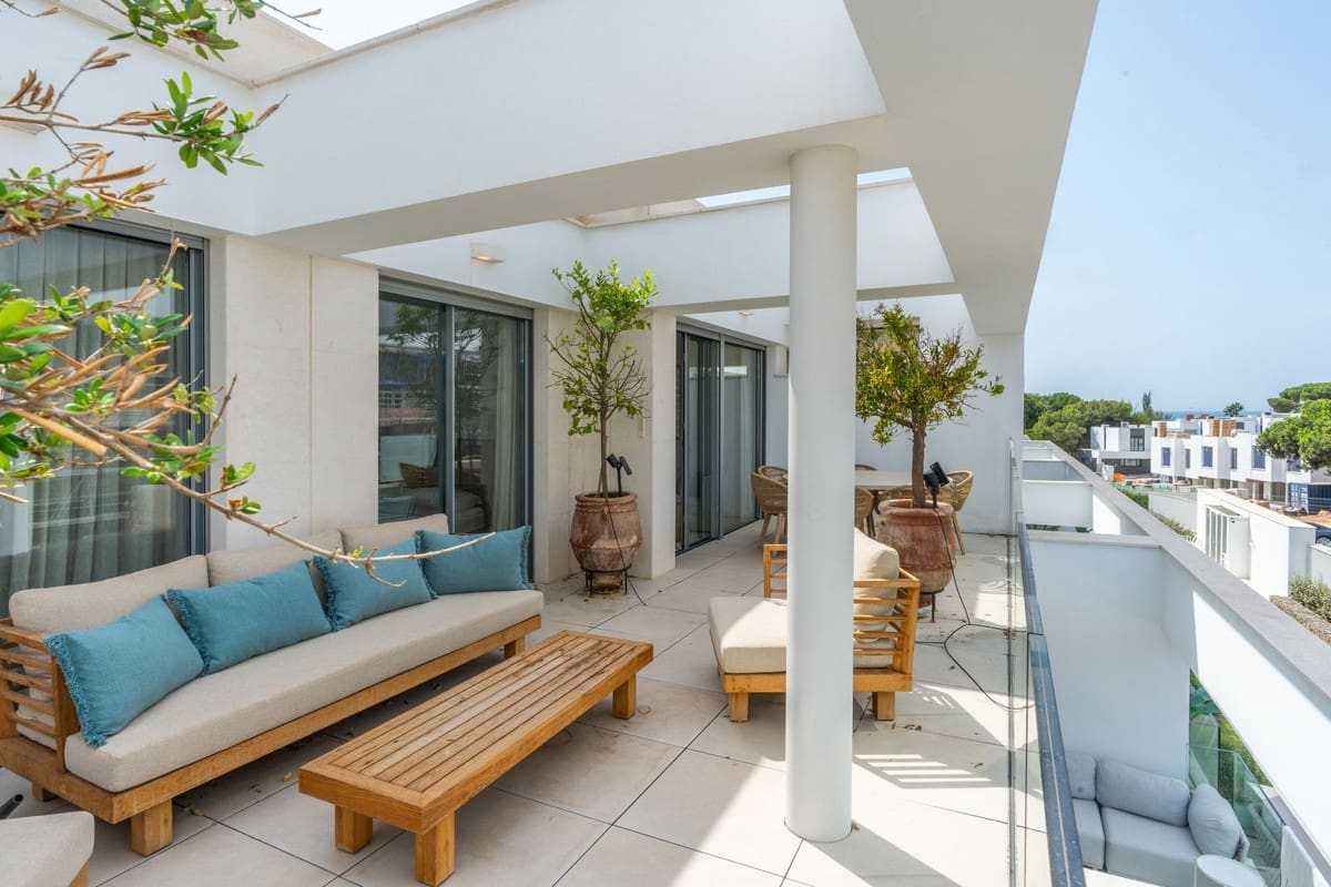 Apartamento de 3 habitaciones en Elviria en venta con piscina garaje - 1.249.500 € (Ref: 10130897)
