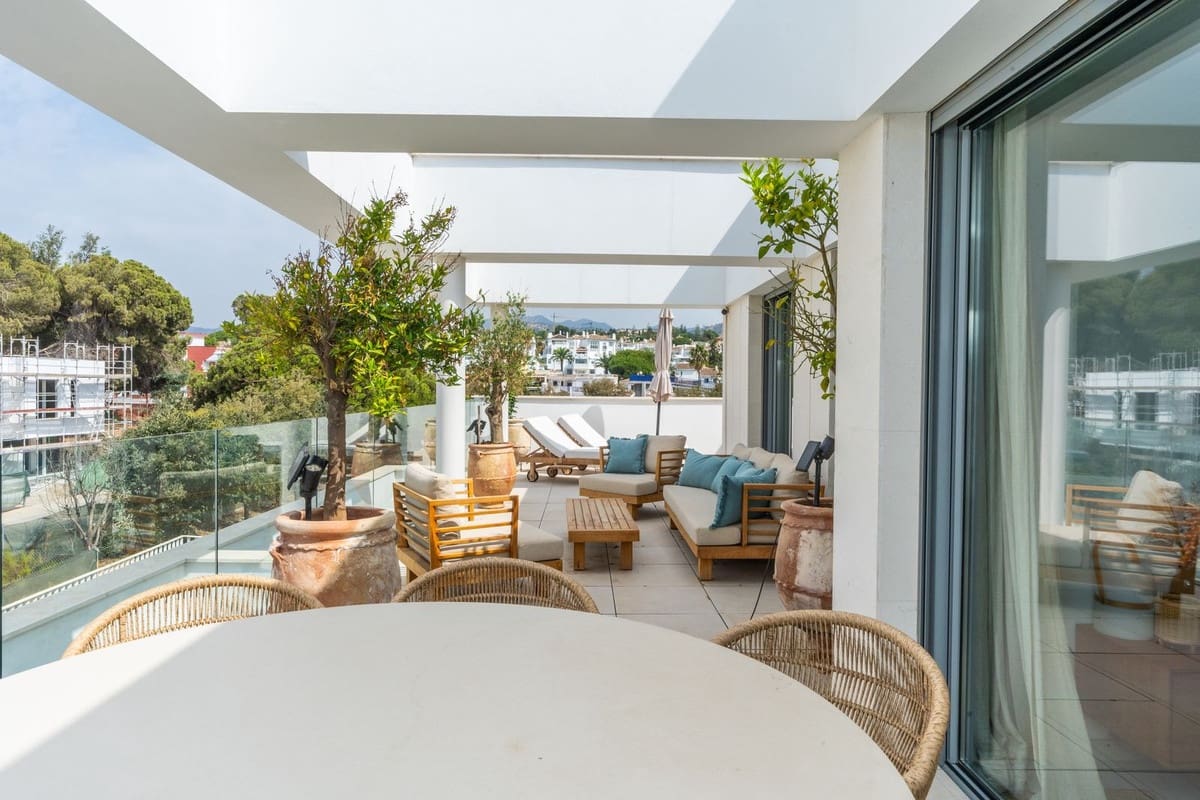 Apartamento de 3 habitaciones en Elviria en venta con piscina garaje - 1.249.500 € (Ref: 10130897)