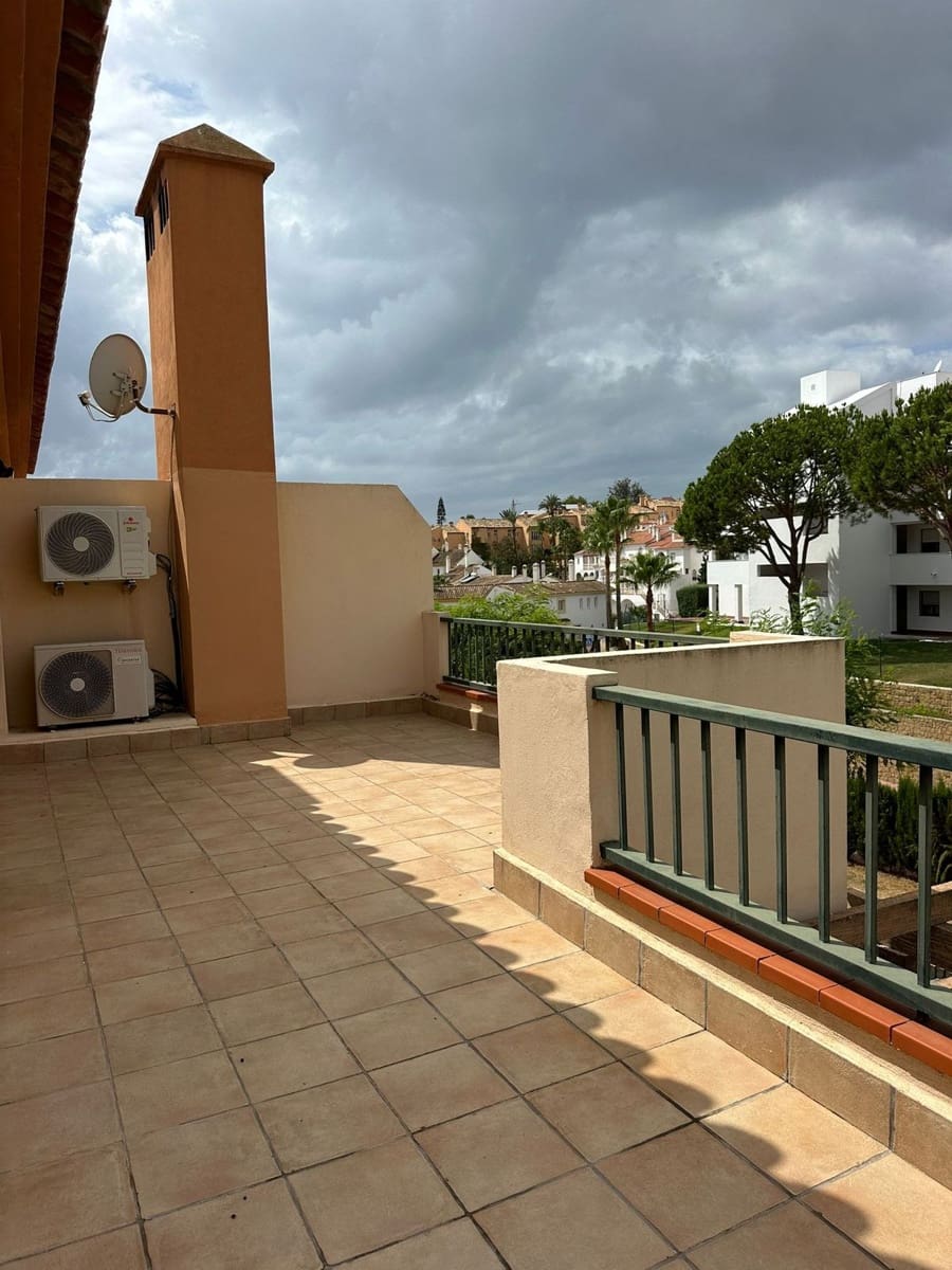 3 sypialnia Dom blizniak na sprzedaż w Miraflores z basenem garażem - 500 000 € (Ref: 10135308)
