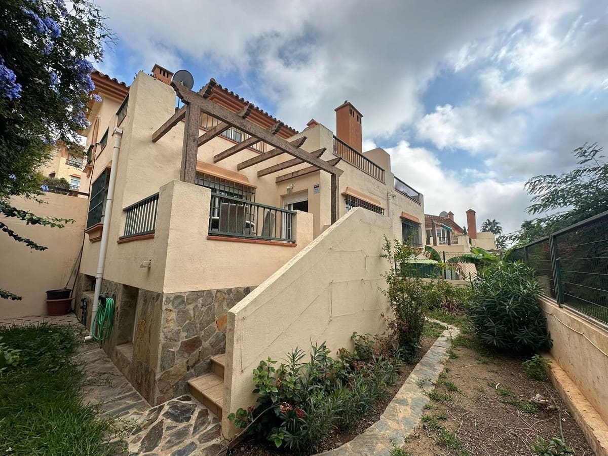 3 sypialnia Dom blizniak na sprzedaż w Miraflores z basenem garażem - 500 000 € (Ref: 10135308)