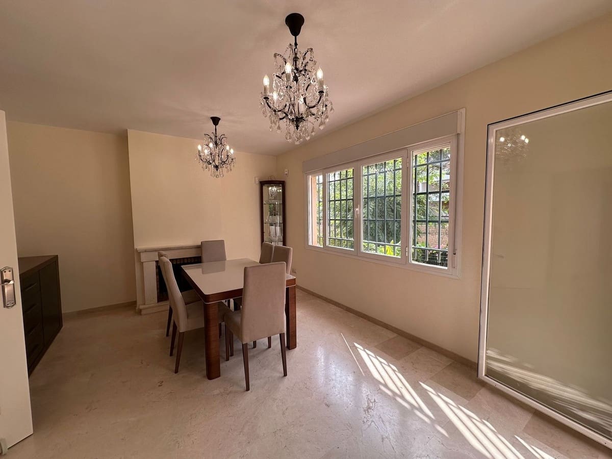 3 sypialnia Dom blizniak na sprzedaż w Miraflores z basenem garażem - 500 000 € (Ref: 10135308)