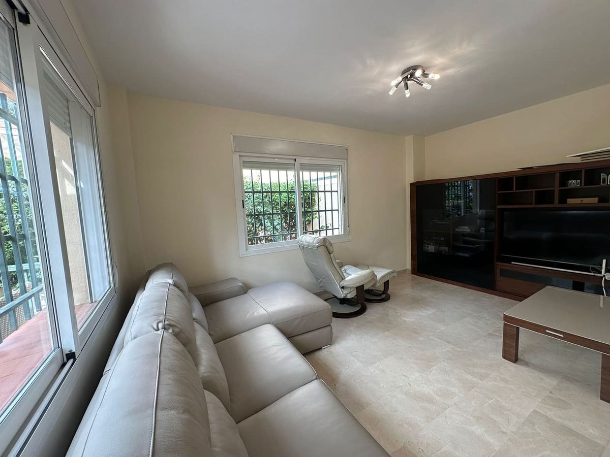 3 sypialnia Dom blizniak na sprzedaż w Miraflores z basenem garażem - 500 000 € (Ref: 10135308)