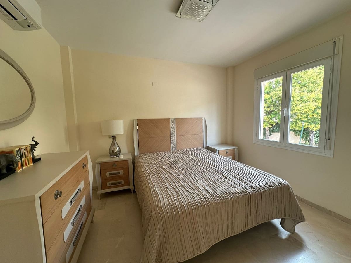 3 sypialnia Dom blizniak na sprzedaż w Miraflores z basenem garażem - 500 000 € (Ref: 10135308)