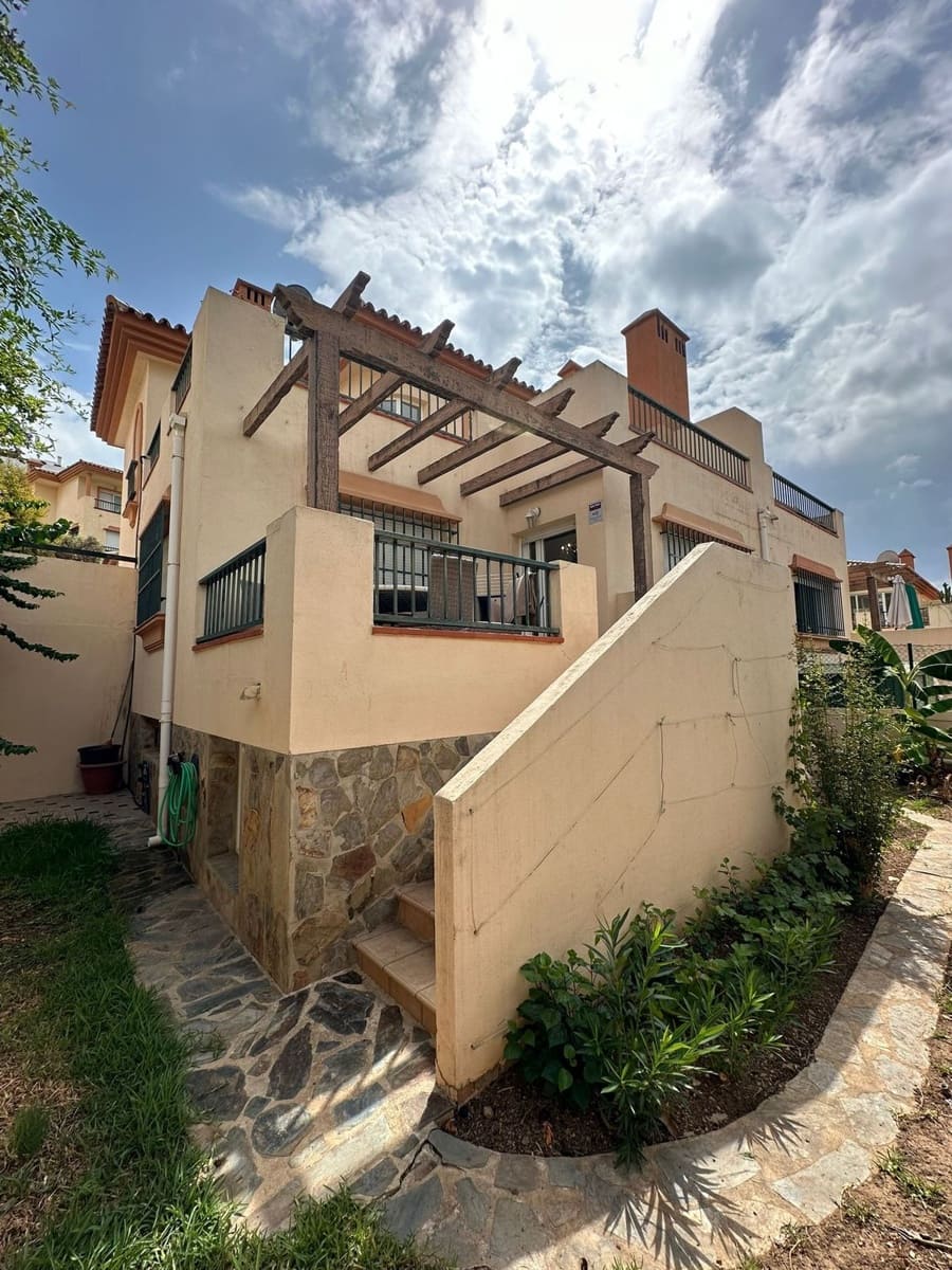 3 sypialnia Dom blizniak na sprzedaż w Miraflores z basenem garażem - 500 000 € (Ref: 10135308)