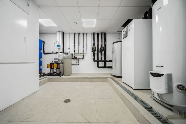 6 chambre Villa/Maison à vendre à Marbesa, Marbella avec piscine garage - 3 495 000 € (Ref: 10135311)
