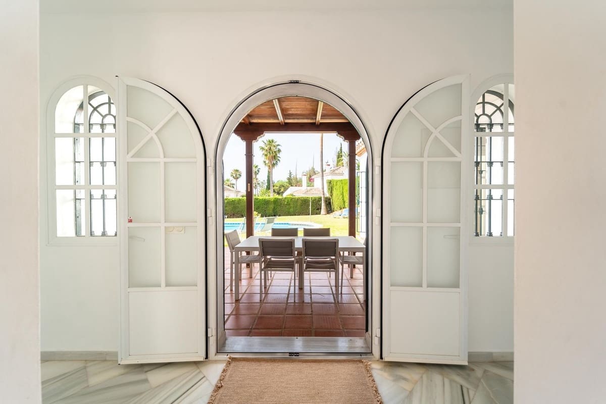 4 slaapkamer Villa te koop in Elviria met zwembad - € 1.645.000 (Ref: 10138863)