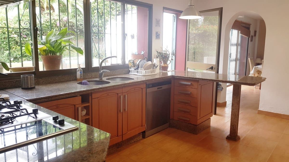 5 sypialnia Willa na sprzedaż w Elviria z basenem garażem - 3 500 000 € (Ref: 10138866)