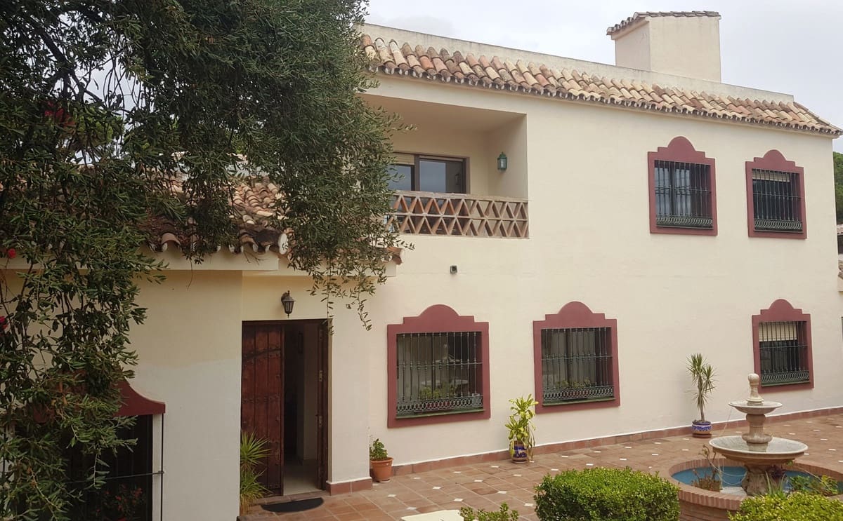 5 sypialnia Willa na sprzedaż w Elviria z basenem garażem - 3 500 000 € (Ref: 10138866)