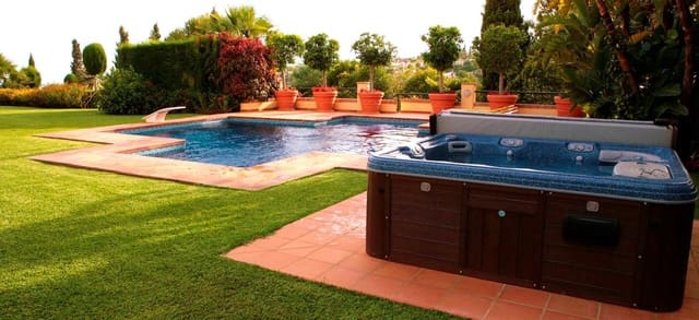 6 sypialnia Willa na sprzedaż w Elviria, Marbella z basenem garażem - 2 900 000 € (Ref: 10138867)