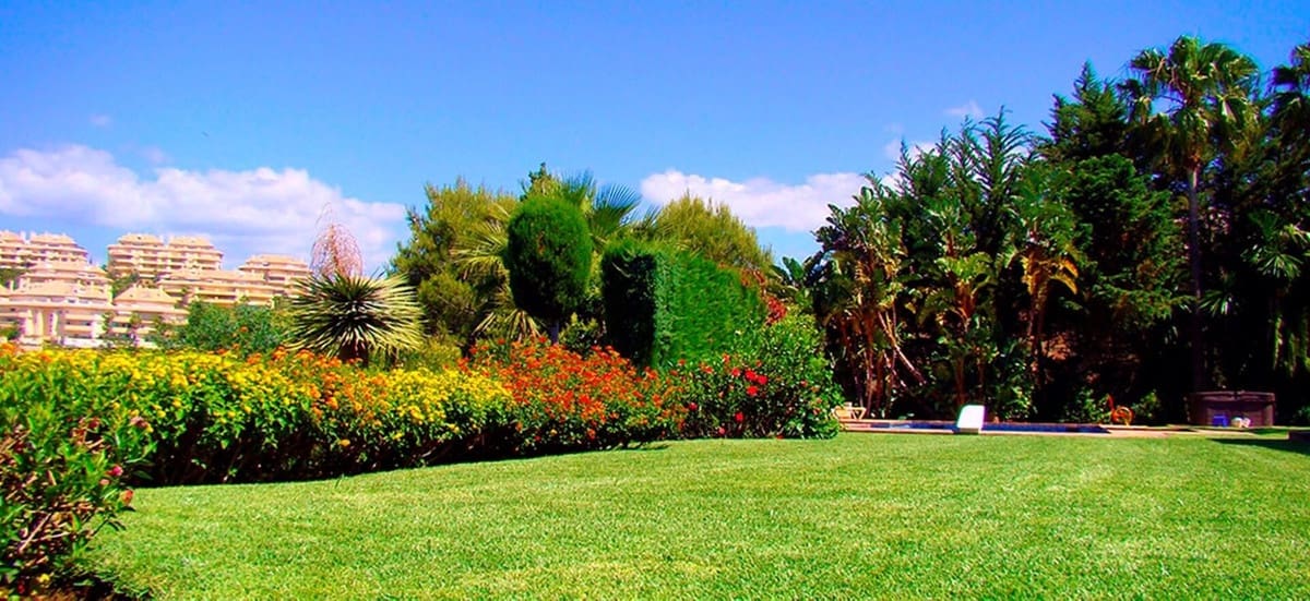 6 sypialnia Willa na sprzedaż w Elviria z basenem garażem - 2 900 000 € (Ref: 10138867)