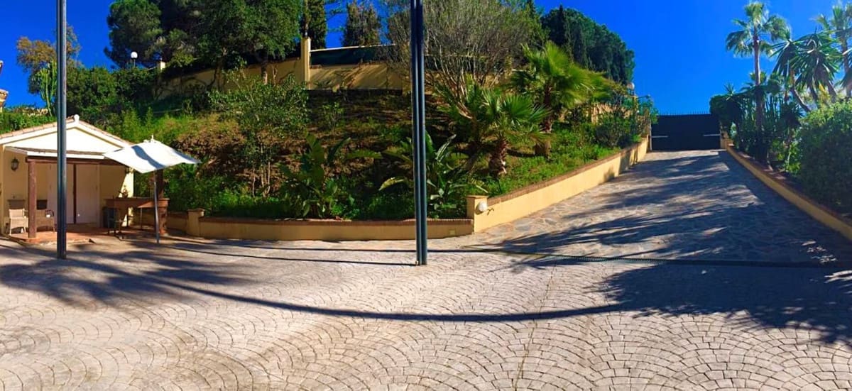 6 sypialnia Willa na sprzedaż w Elviria z basenem garażem - 2 900 000 € (Ref: 10138867)
