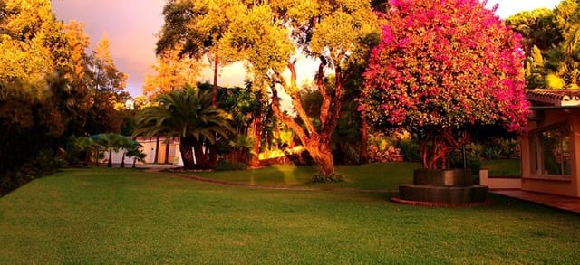 6 sypialnia Willa na sprzedaż w Elviria, Marbella z basenem garażem - 2 900 000 € (Ref: 10138867)